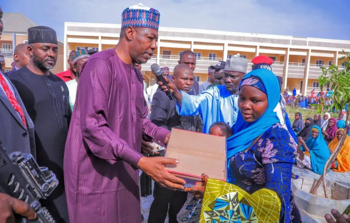 Zulum’s palliatives cover 18, 000 as 6, 000 benefit from N30m, food, textile in Gwange