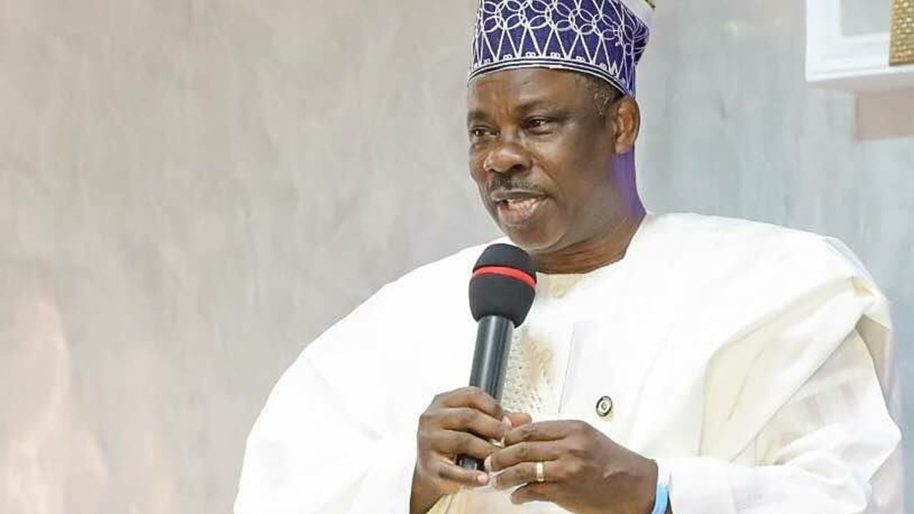 Dangote Refinery: Guardian newspaper apologises to Amosun over ‘unethical demand’ allegation