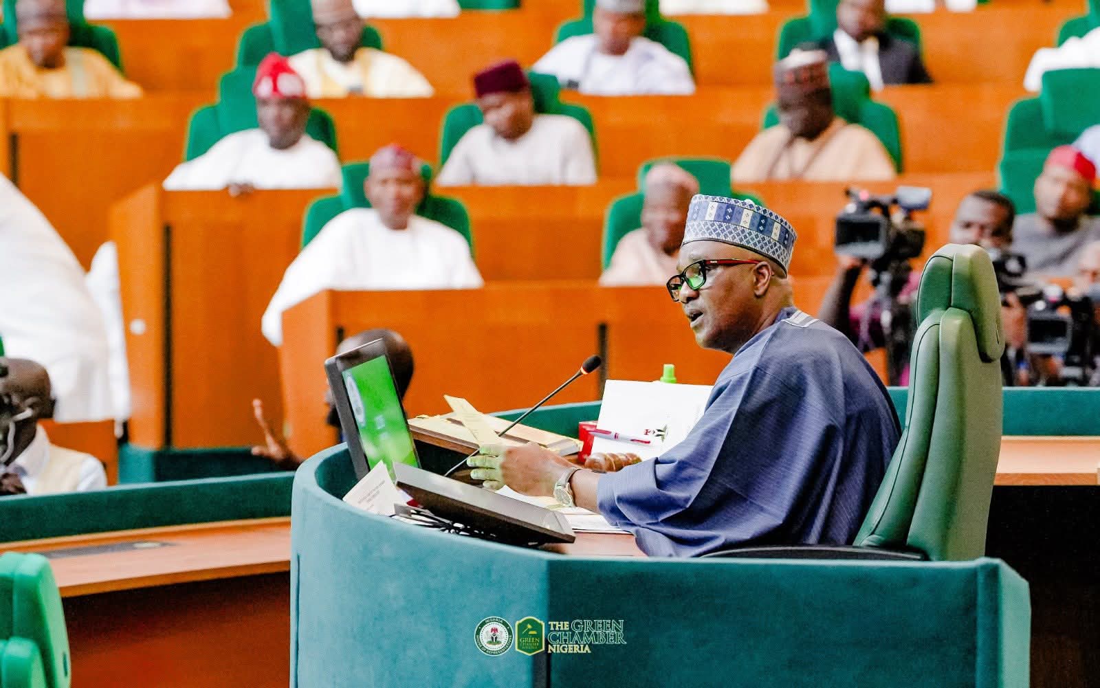 Just In: Six Oyo Reps members dump PDP for APM as 13 lawmakers change parties