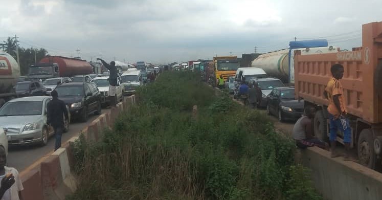 Protest: FRSC issues travel advice as aggrieved students block Lagos/Ibadan expressway