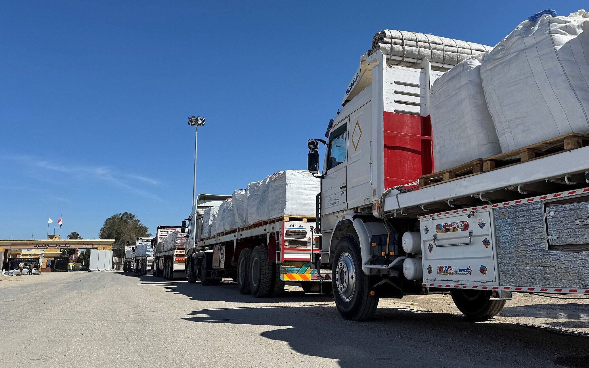 Israel violates ceasefire agreement, shoots dead at least 9 Palestinians while blocking aids
