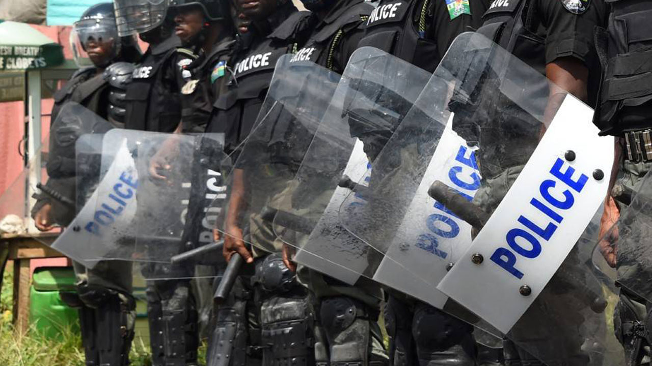 Police arrest 11 in Niger for burning LG Secretariat, cars, others