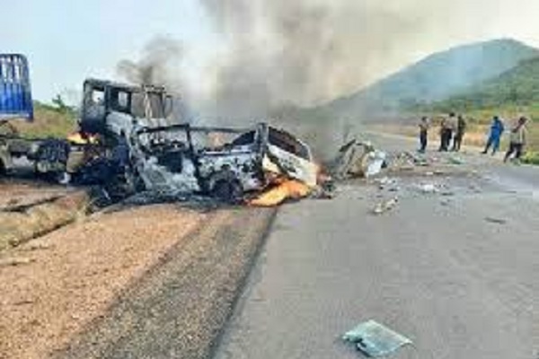 Just In: 19 passengers, 5 NAF personnel die in Plateau auto crash