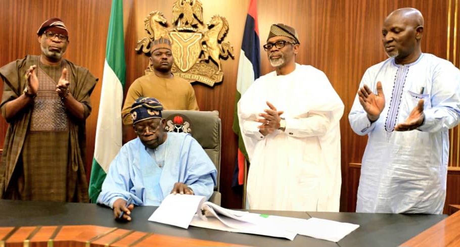 Breaking: FG removes restrictions on students' loans