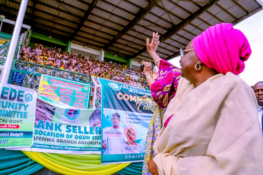 Ogun govt distributes grants to over 200 CDAs, as artisans, cooperative societies get more funds