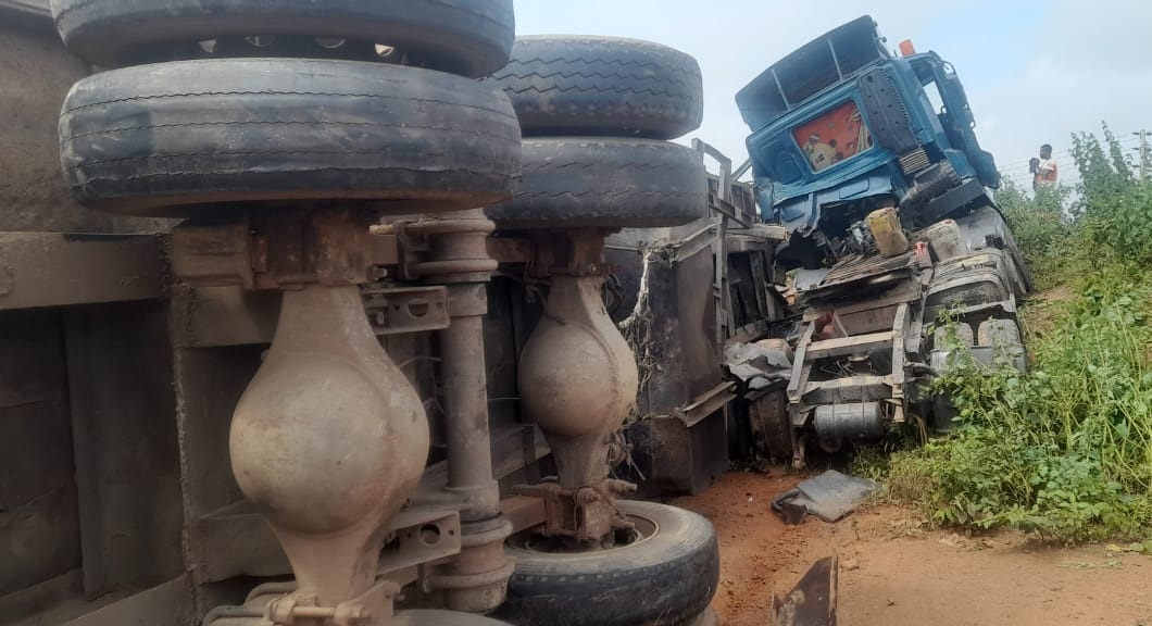 Driver flees as trailer crushes 21 travelers to death in Abuja/Kaduna highway